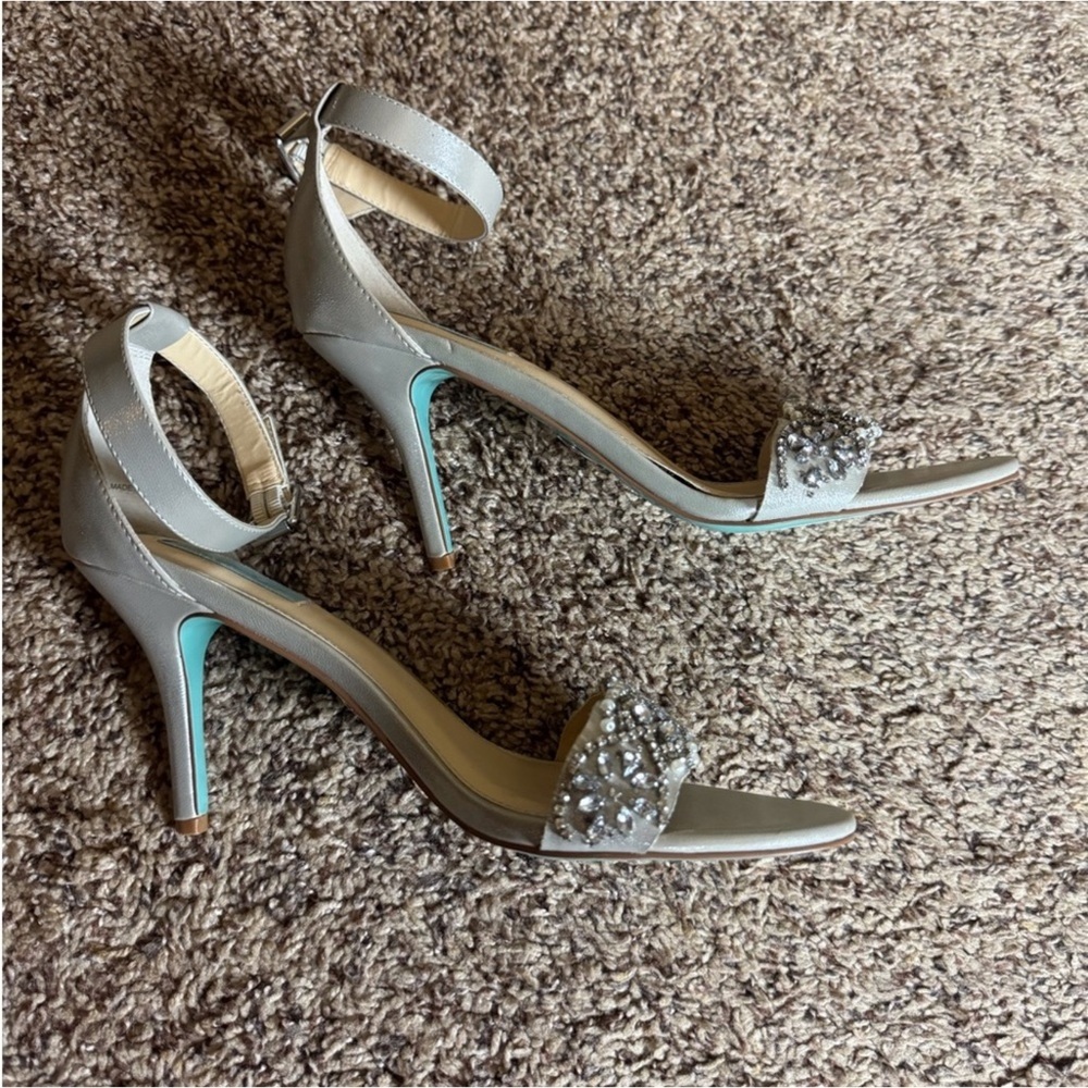 Blue by Betsey Johnson Gina Silver rhinestone Embellished Heels Size 11 - Picture 8 of 14